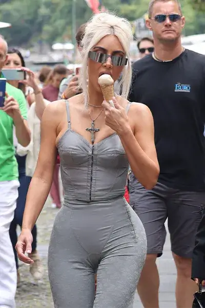 Kim Kardashian eats a ice cream in Portofino