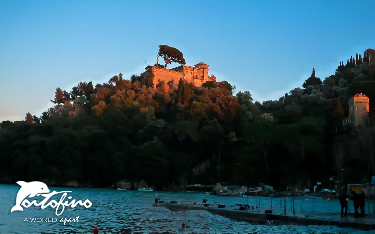 Il Castello Brown a Portofino durante un tramonto