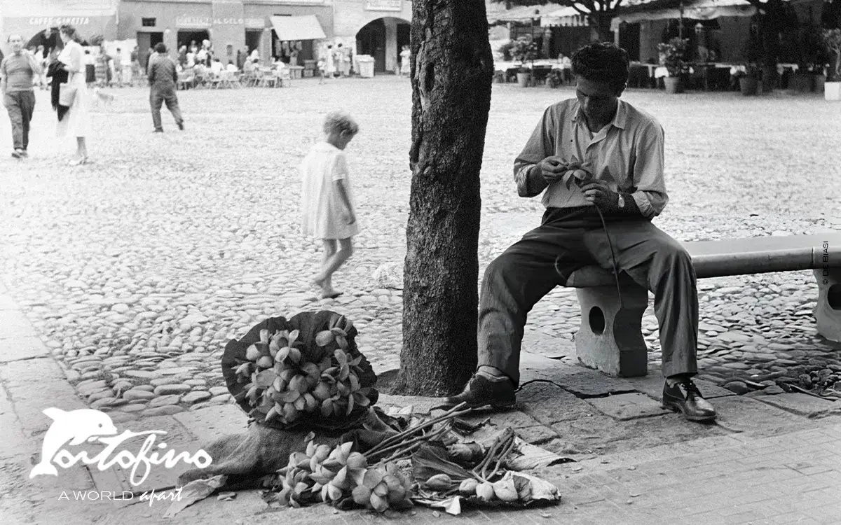 Man crafts flower, child walks portofino 1960 © de biasi